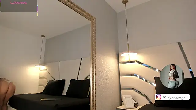 Julieth Rojas online show from 30, 9, 2025