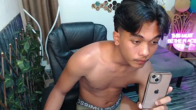 chris hot asian loverboy online show from 22, 11, 2025