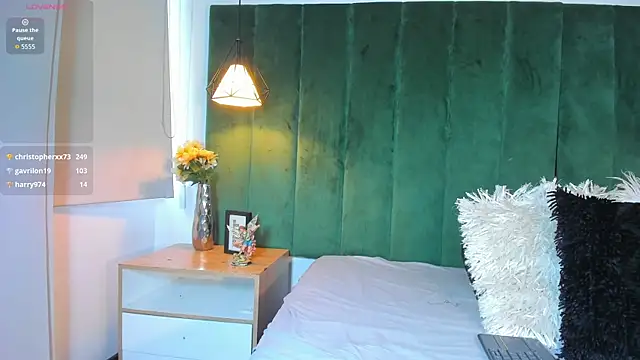 Snapshot of kittyy_milk_001 chatting on 15, 10, 2025 kittyy milk 001 online show from 15, 10, 2025