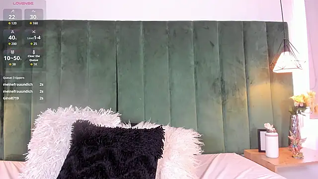 Snapshot of kittyy_milk_001 chatting on 23, 10, 2025 kittyy milk 001 online show from 23, 10, 2025