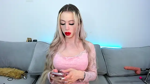 Snapshot of Sweet_Soffi chatting on 4, 11, 2025 Sweet Soffi online show from 4, 11, 2025