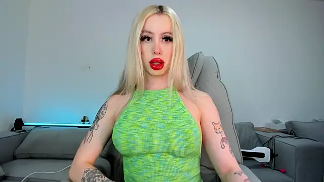 Snapshot of Sweet_Soffi chatting on 22, 12, 2025 Sweet Soffi online show from 22, 12, 2025