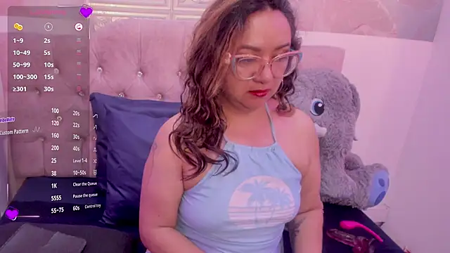 leyla smithh online show from 23, 10, 2025