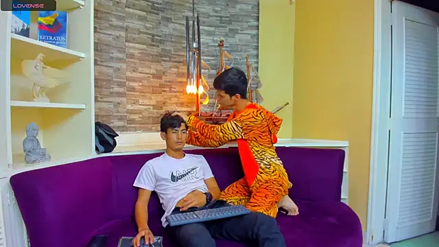 Snapshot of Holdme_Hot chatting on 10, 9, 2025 Holdme Hot online show from 10, 9, 2025