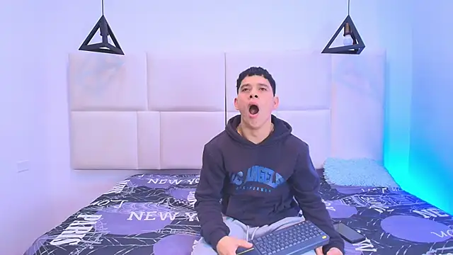 Snapshot of aron_twink66 chatting on 20, 9, 2025 aron twink66 online show from 20, 9, 2025