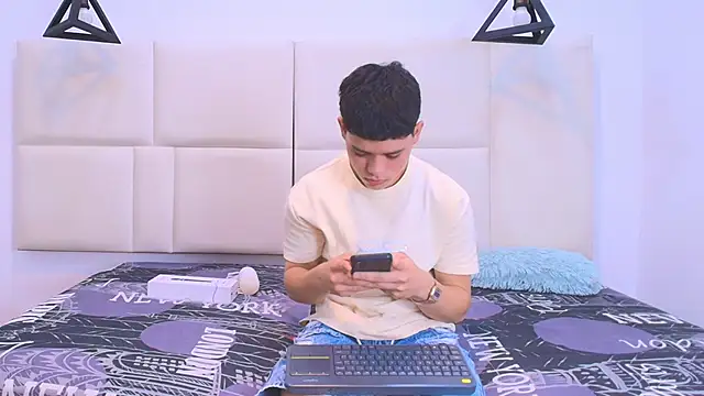 Snapshot of aron_twink66 chatting on 21, 9, 2025 aron twink66 online show from 21, 9, 2025