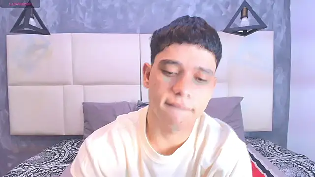 Snapshot of aron_twink66 chatting on 3, 10, 2025 aron twink66 online show from 3, 10, 2025