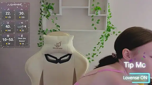 Snapshot of Jennie_Hunter chatting on 5, 12, 2025 Jennie Hunter online show from 5, 12, 2025