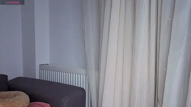 Snapshot of SkinnyMode chatting on 15, 10, 2025 SkinnyMode online show from 15, 10, 2025