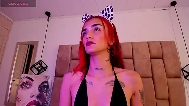 Snapshot of RavynRouge chatting on 24, 10, 2025 RavynRouge online show from 24, 10, 2025