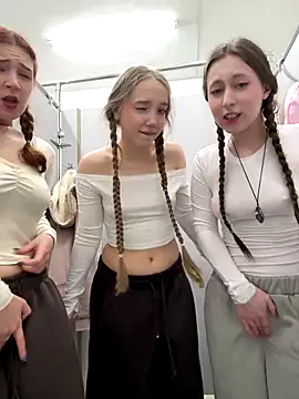 FroggyAnna online show from 15, 12, 2025