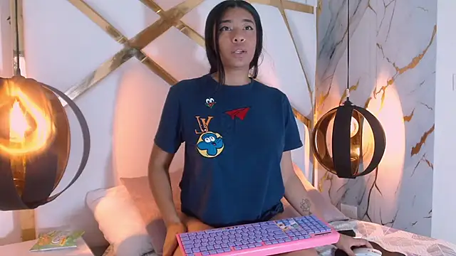 ALONDRAA BROWN online show from 24, 10, 2025