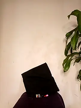 Snapshot of Liahdiaz_ chatting on 18, 12, 2025 Liahdiaz online show from 18, 12, 2025