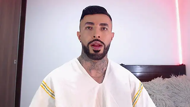 andrea de lucaa online show from 3, 2, 2026