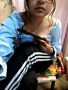 Snapshot of queenbuggi chatting on 19, 10, 2025 queenbuggi online show from 19, 10, 2025