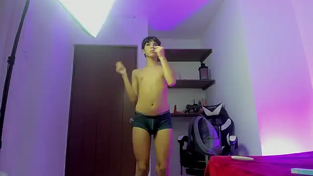 Snapshot of lightboy0 chatting on 2, 10, 2025 lightboy0 online show from 2, 10, 2025