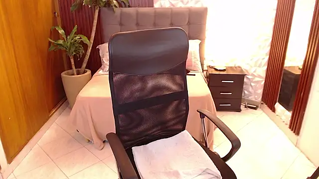 Snapshot of veronica_em1 chatting on 3, 3, 2026 veronica em1 online show from 3, 3, 2026