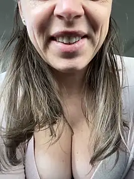 ladywithbigass online show from 18, 12, 2025