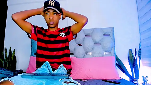 tiago xxx  online show from 24, 10, 2025