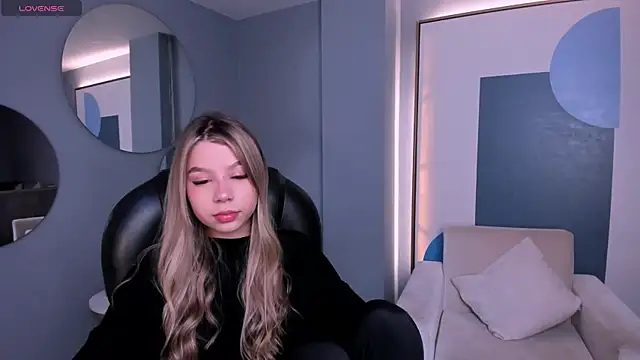 TiffannySins online show from 12, 5, 2026