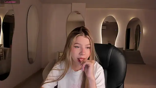 TiffannySins online show from 27, 5, 2026