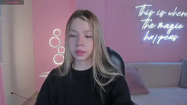 TiffannySins online show from 9, 6, 2026