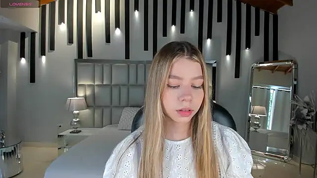TiffannySins online show from 14, 6, 2026