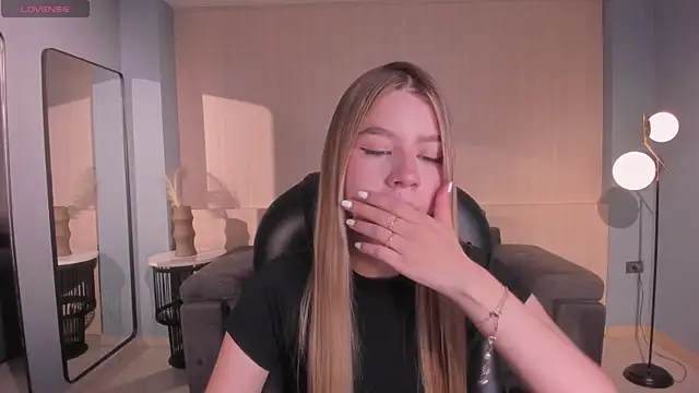 TiffannySins online show from 26, 6, 2026