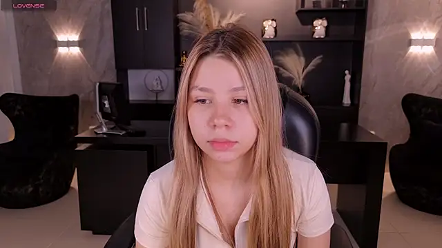 TiffannySins online show from 11, 7, 2026