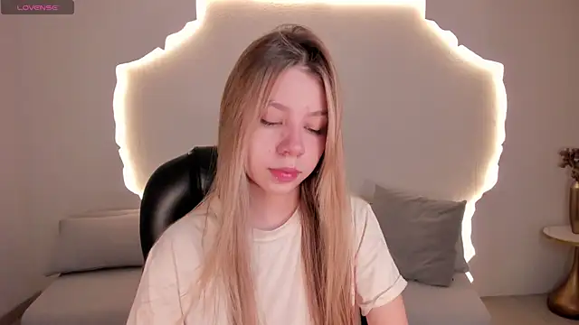 TiffannySins online show from 25, 7, 2026