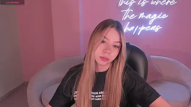 TiffannySins online show from 6, 8, 2026