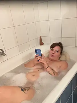 Snapshot of Debbie05 chatting on 13, 9, 2025 Debbie05 online show from 13, 9, 2025