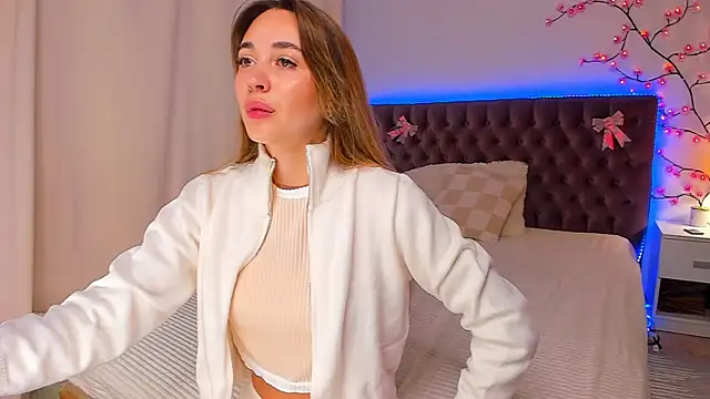 Snapshot of AlexaWilds chatting on 9, 10, 2025 AlexaWilds online show from 9, 10, 2025