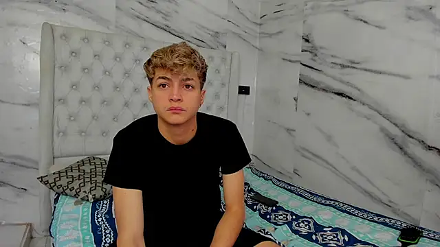 Ari and Storm online show from 12, 10, 2025