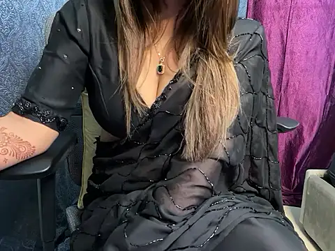 Snapshot of YoursSuku chatting on 15, 10, 2025 YoursSuku online show from 15, 10, 2025