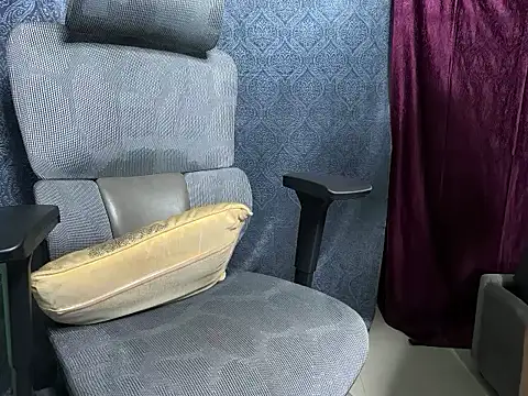 Snapshot of YoursSuku chatting on 23, 10, 2025 YoursSuku online show from 23, 10, 2025