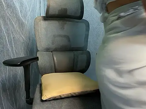 Snapshot of YoursSuku chatting on 1, 11, 2025 YoursSuku online show from 1, 11, 2025