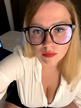 Snapshot of anny_mooore chatting on 15, 9, 2025 anny mooore online show from 15, 9, 2025