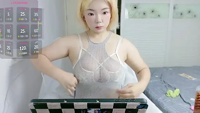 Snapshot of E-cup2 chatting on 12, 10, 2025 E-cup2 online show from 12, 10, 2025