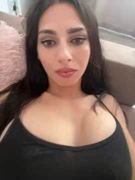 Snapshot of Laraa201 chatting on 3, 7, 2026 Laraa201 online show from 3, 7, 2026