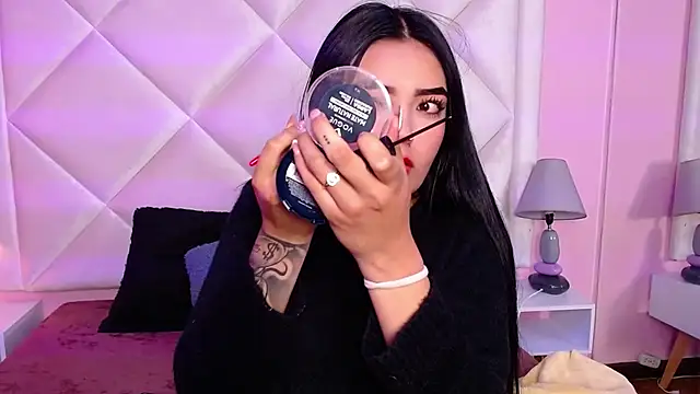 Miaa Smithh   online show from 11, 11, 2025