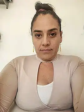 denissebombon online show from 11, 2, 2026