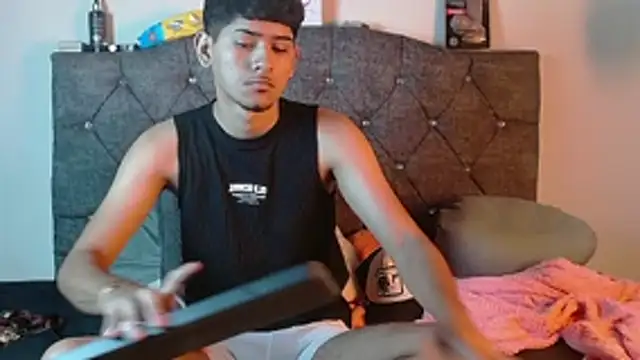 logan willyams  online show from 21, 10, 2025