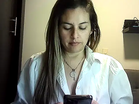 Valery  Rouse  online show from 30, 4, 2026