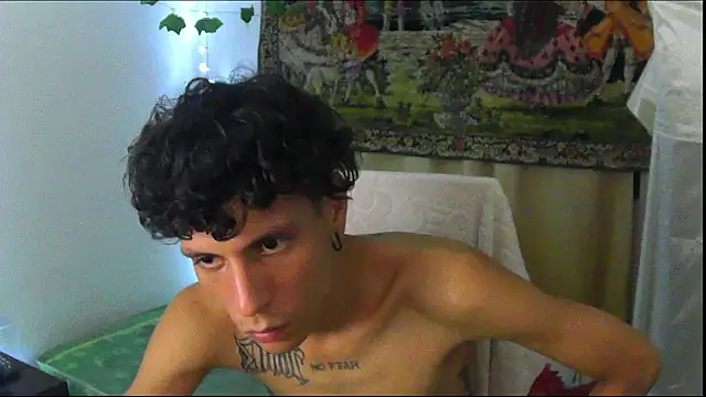 Snapshot of Crxxxsh chatting on 9, 9, 2025 Crxxxsh online show from 9, 9, 2025