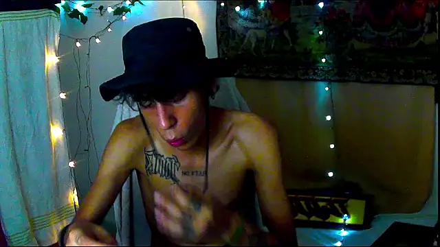 Snapshot of Crxxxsh chatting on 18, 9, 2025 Crxxxsh online show from 18, 9, 2025