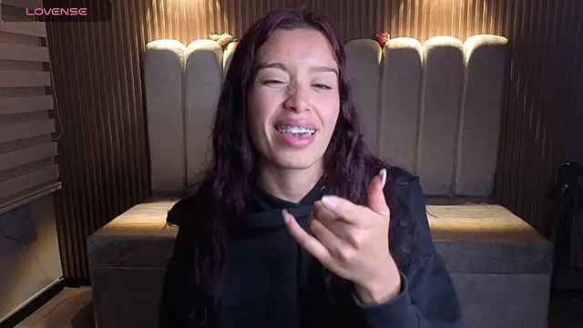  Mia Evans 1 online show from 6, 7, 2026