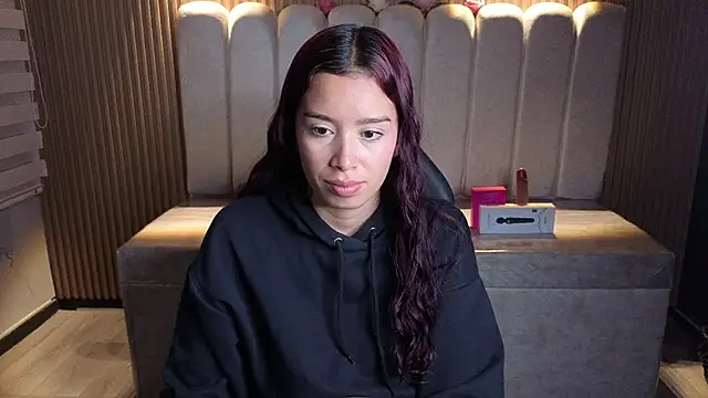  Mia Evans 1 online show from 27, 7, 2026