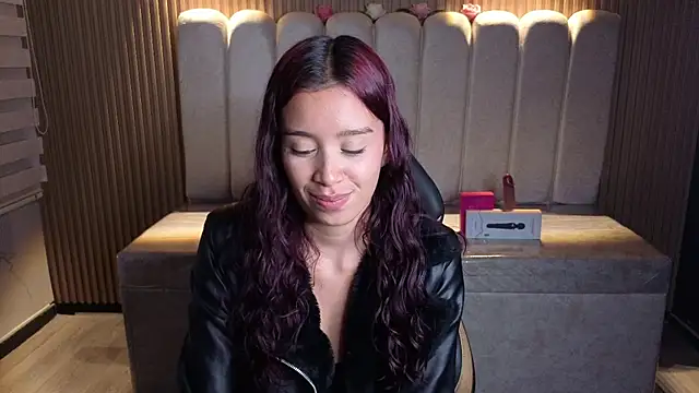  Mia Evans 1 online show from 28, 7, 2026