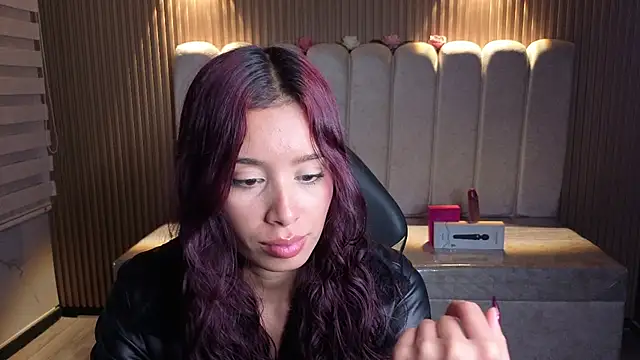  Mia Evans 1 online show from 28, 7, 2026